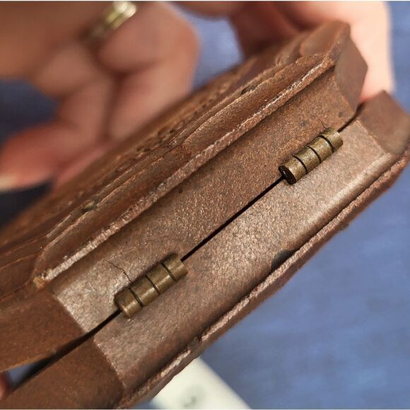 Very old union photo case with ruby ambrotype photograph & 1854 patent - Picture 9 of 16